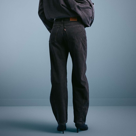 Levi’s Baggy Dad Barrel Jean - Picture 2 of 5